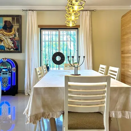 Paradise On The Αλμπουφέιρα